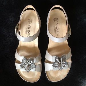 VIONIC Leather Sandals. Size 10 (USA)